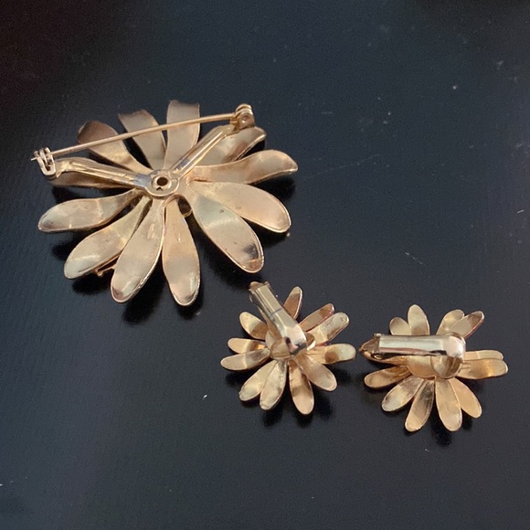 Purple Daisy with Ladybug Brooch matching Clip on earrings - Picture 4 of 4